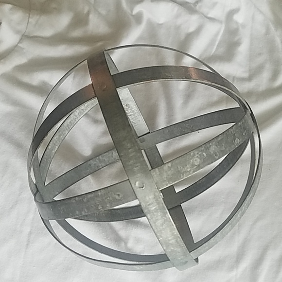 Decor Metal Silver Balls Very Unique - Picture 4 of 7